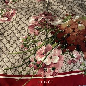 Gucci NEW “Blooms” Silk Scarf